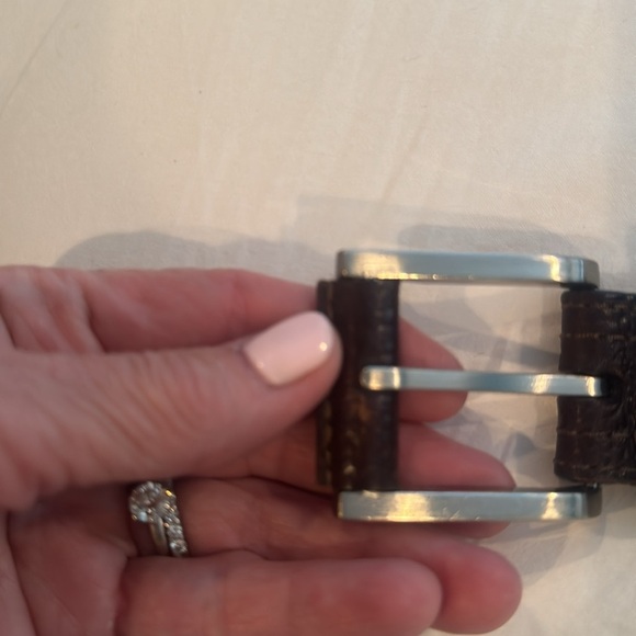 Johnston & Murphy Men's Brown Leather Belt with silver buckle - Picture 6 of 6